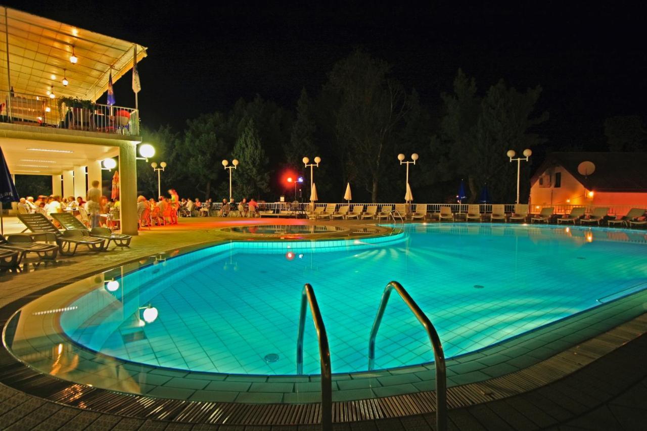 Hotel Faraon Търпан Екстериор снимка