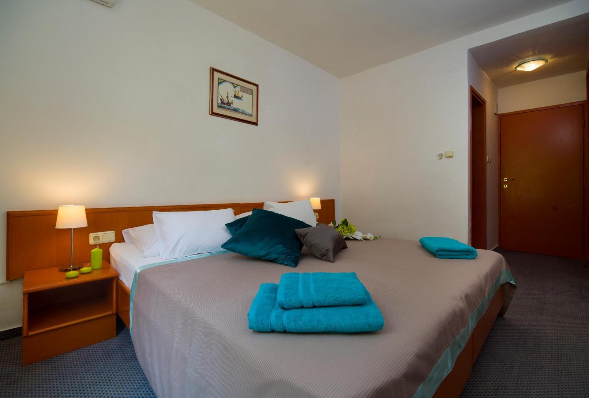 Hotel Faraon Търпан Екстериор снимка