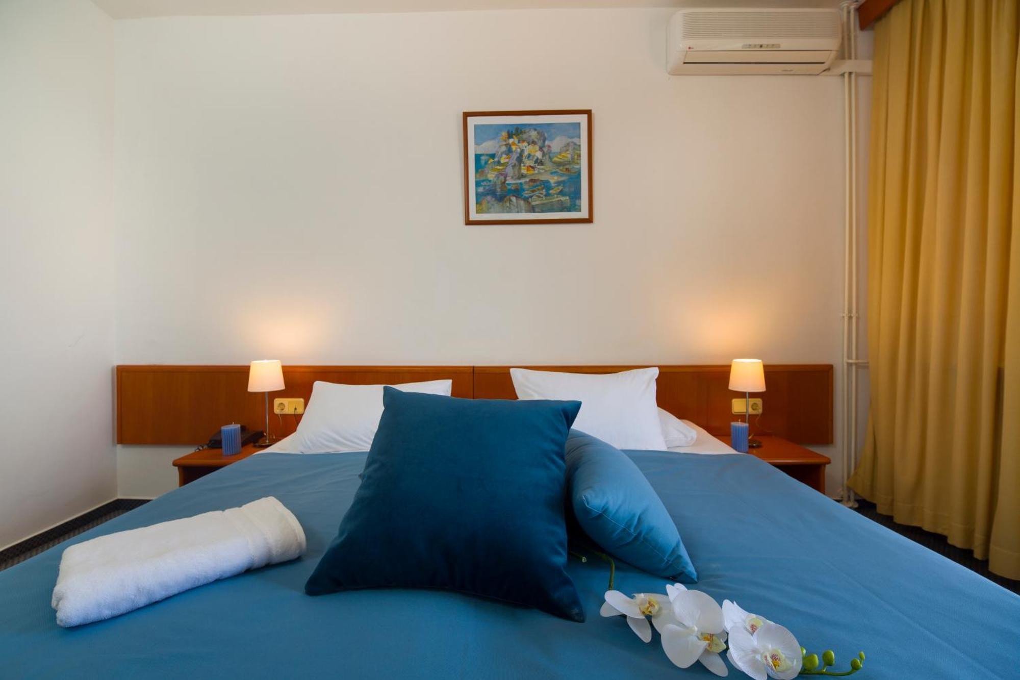 Hotel Faraon Търпан Екстериор снимка