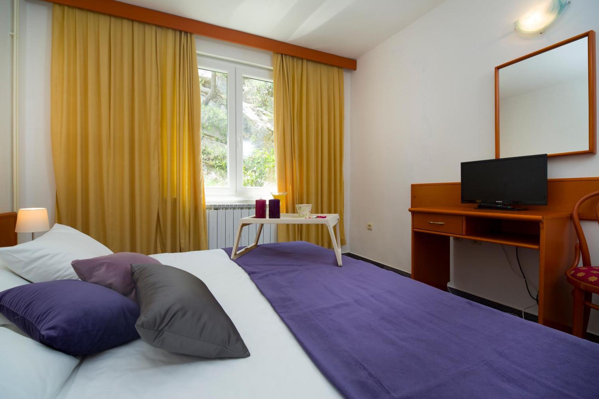 Hotel Faraon Търпан Екстериор снимка